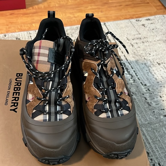 Burberry Men Leather Arthur Vintage Check Sneakers - Picture 12 of 13